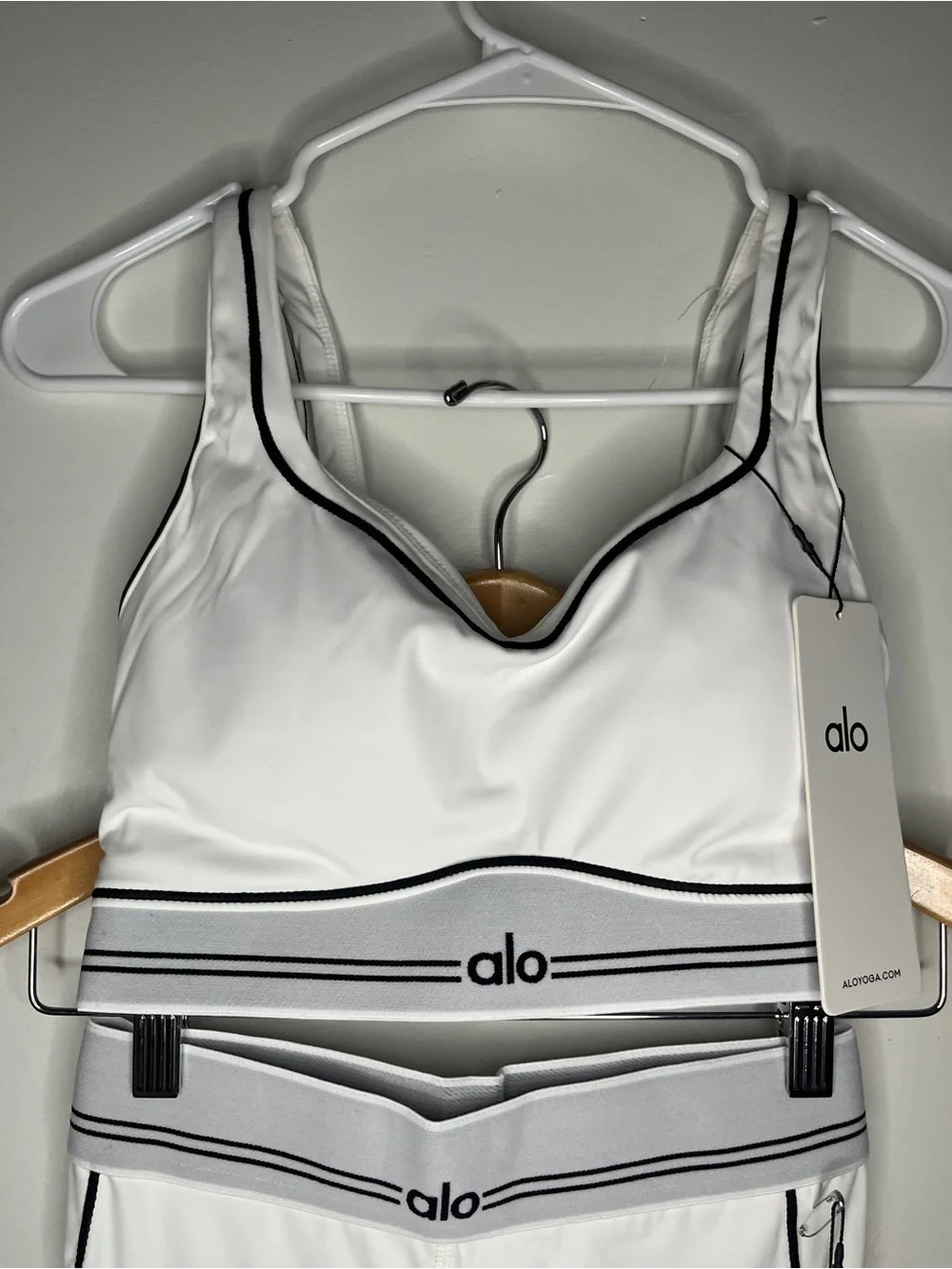 Alo Yoga NWT 2 Piece Set White Black Piping Sports Bra & Leggings